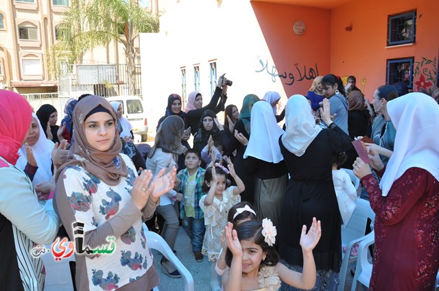 كفرقاسم – فيديو: بساتين الامل, السلام , والمحبة تحتفل بعيد الام على انغام عمو انس وجوقته ..